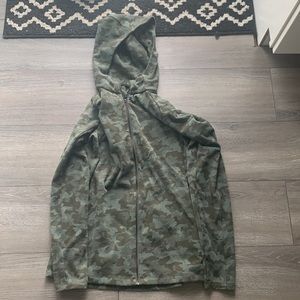 Men’s Lululemon medium full zipper, hooded sweater